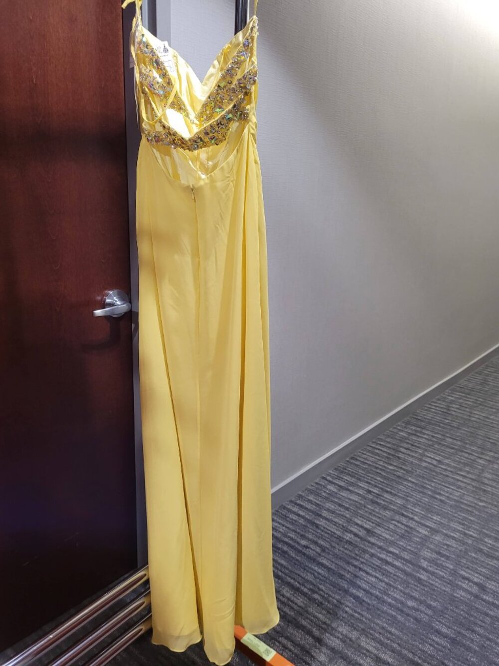 Jovani 40020 Size 4 Yellow Dress - Picture 3 of 4